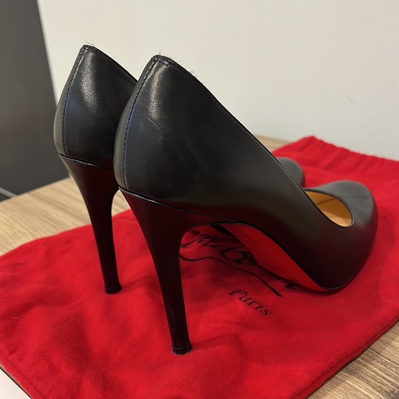 Authentic Christian Louboutin 6.5 US in Black Leather Pump Round Toe - Picture 6 of 10